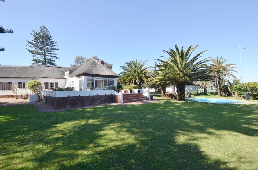 11 Bedroom Property for Sale in Milnerton Western Cape